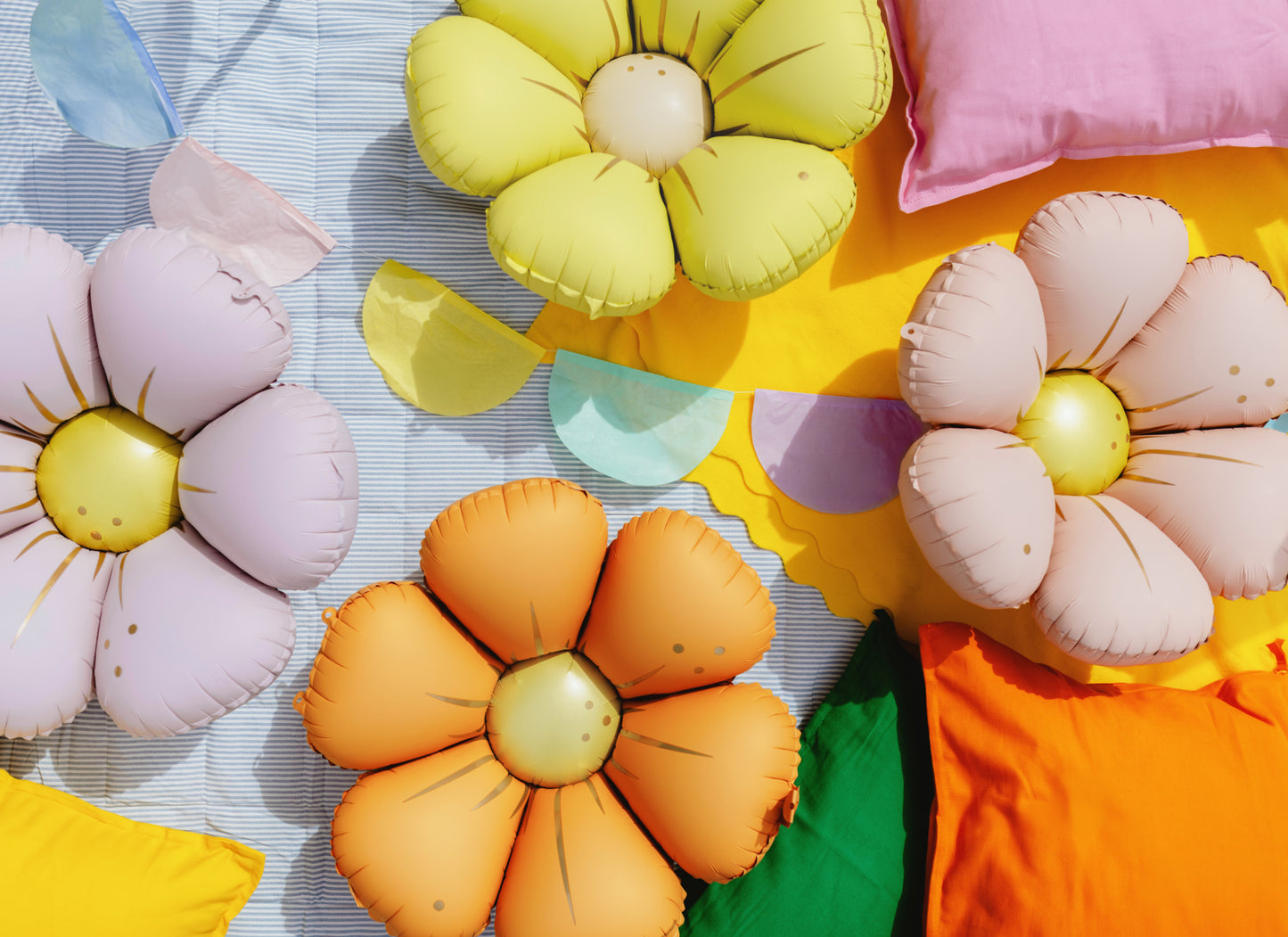 Four Pastel Daisy Balloons