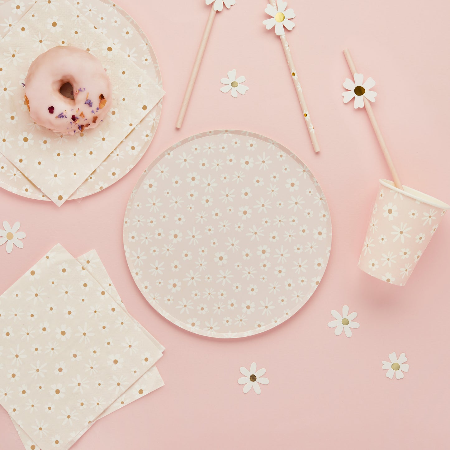 Daisy Paper Napkins and Tableware