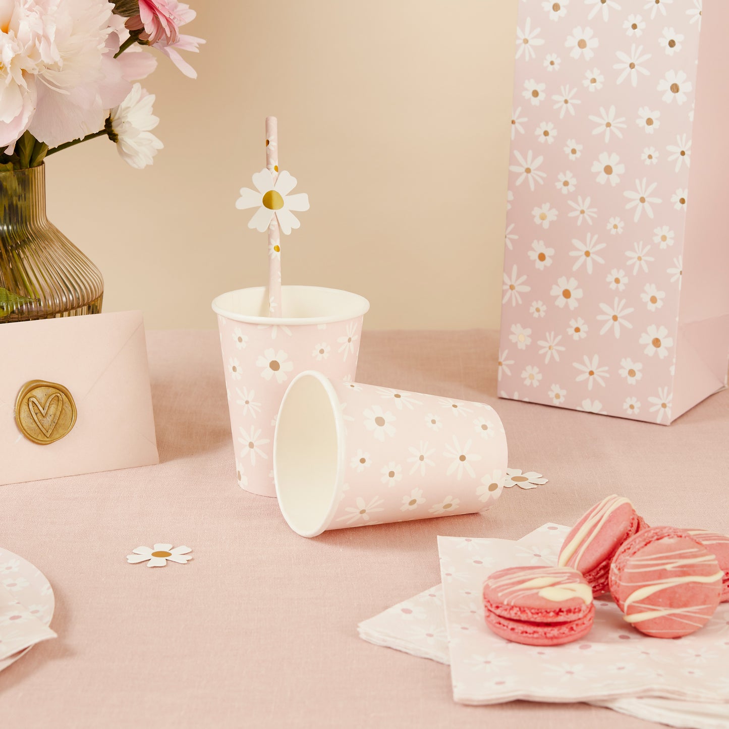 Daisy print paper party cups for birthdays, baby showers and spring celebrations
