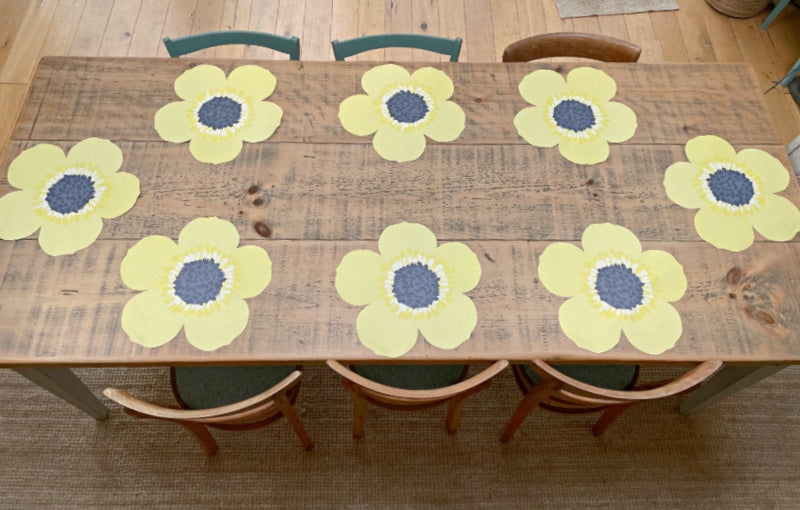 Giant Flower Placemats (8 Pack)