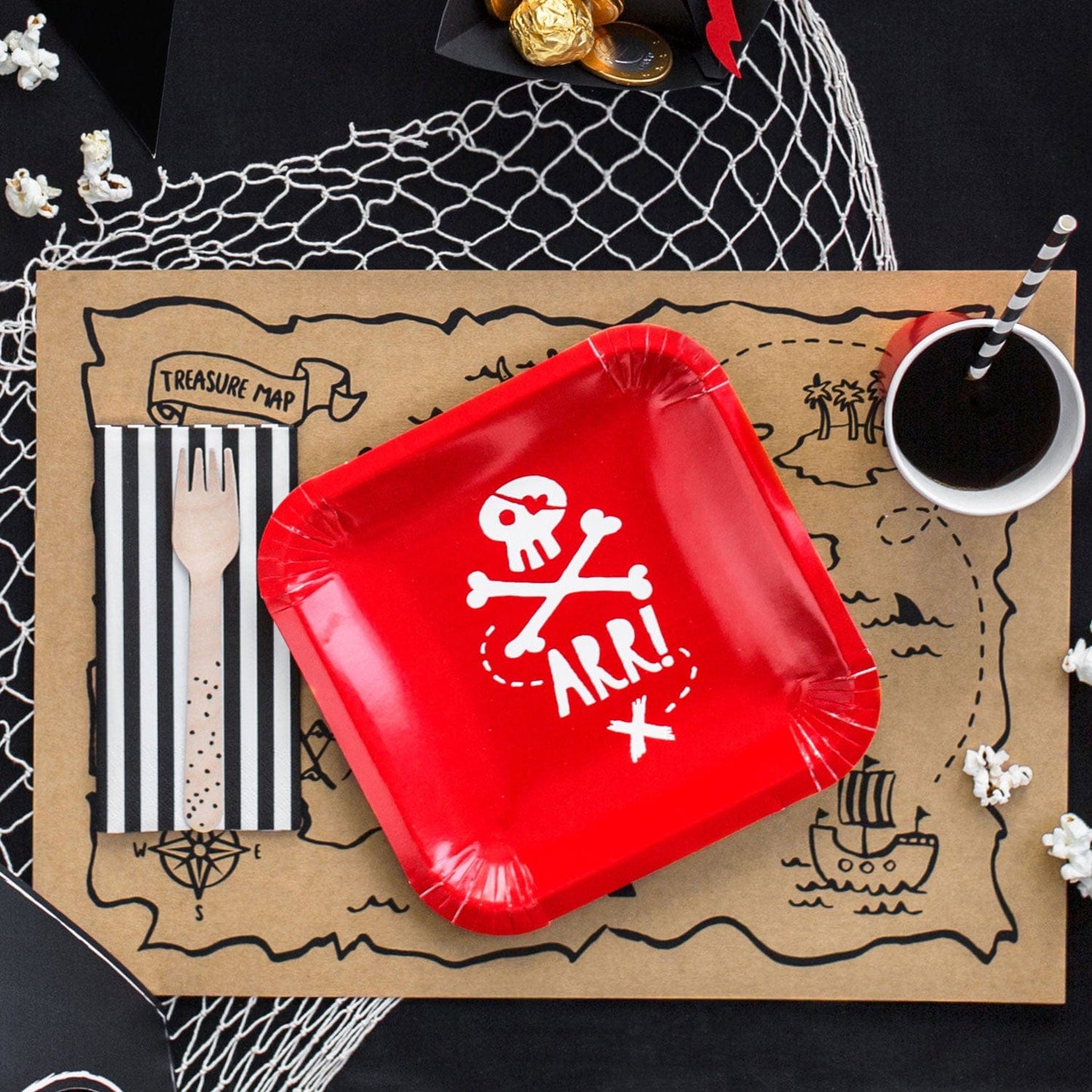 Pirate Party Plates | Cool Kids Pirate Party | Pretty Little Party Party Deco