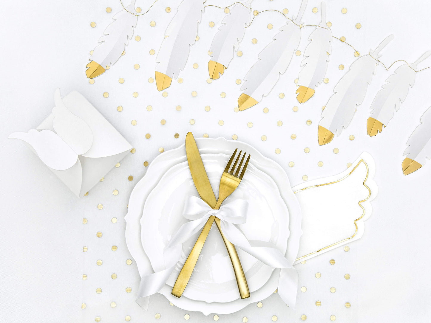 Gold Dipper Feaher Garland | Feather Party Supplies UK Party Deco