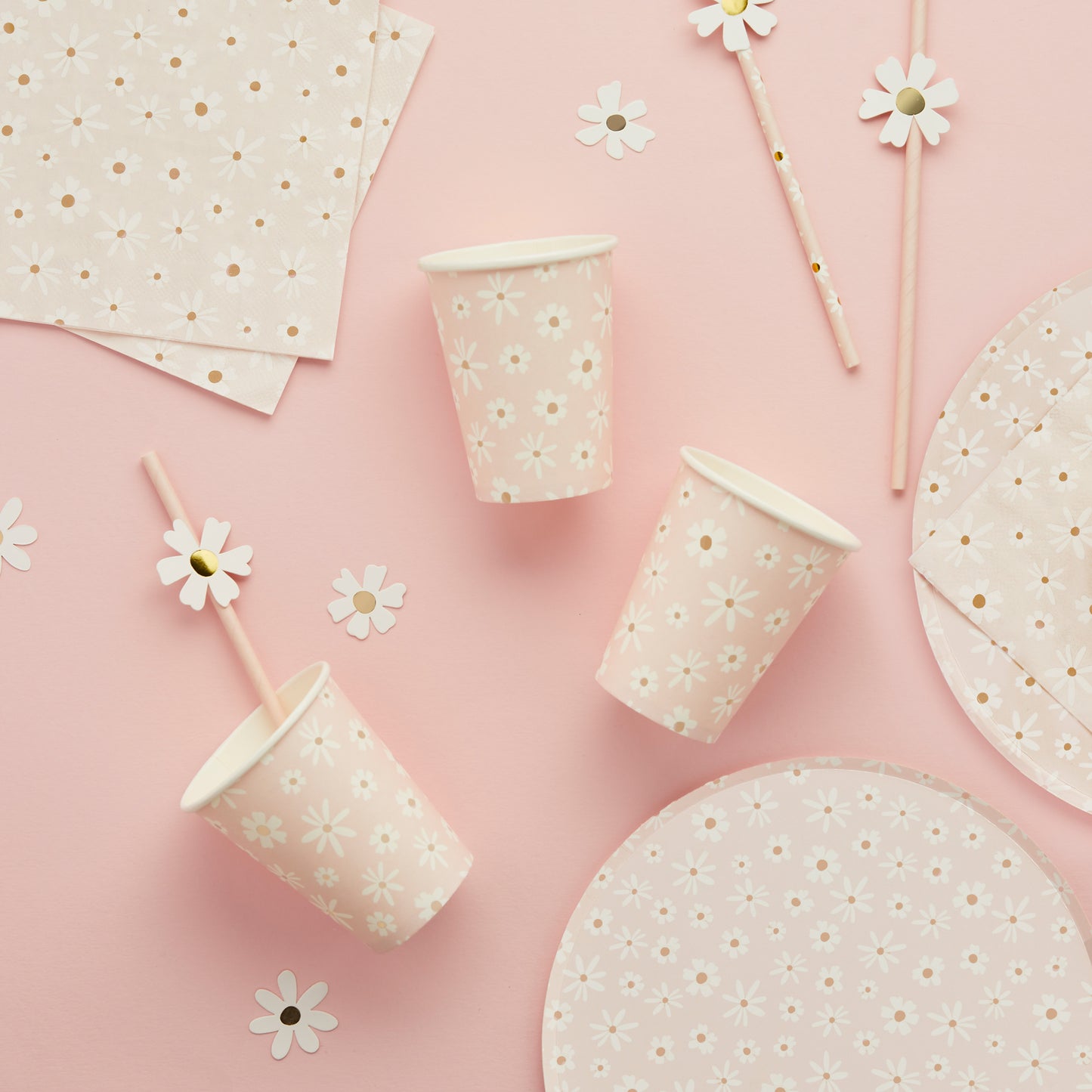 Daisy print paper party cups for birthdays, baby showers and spring celebrations