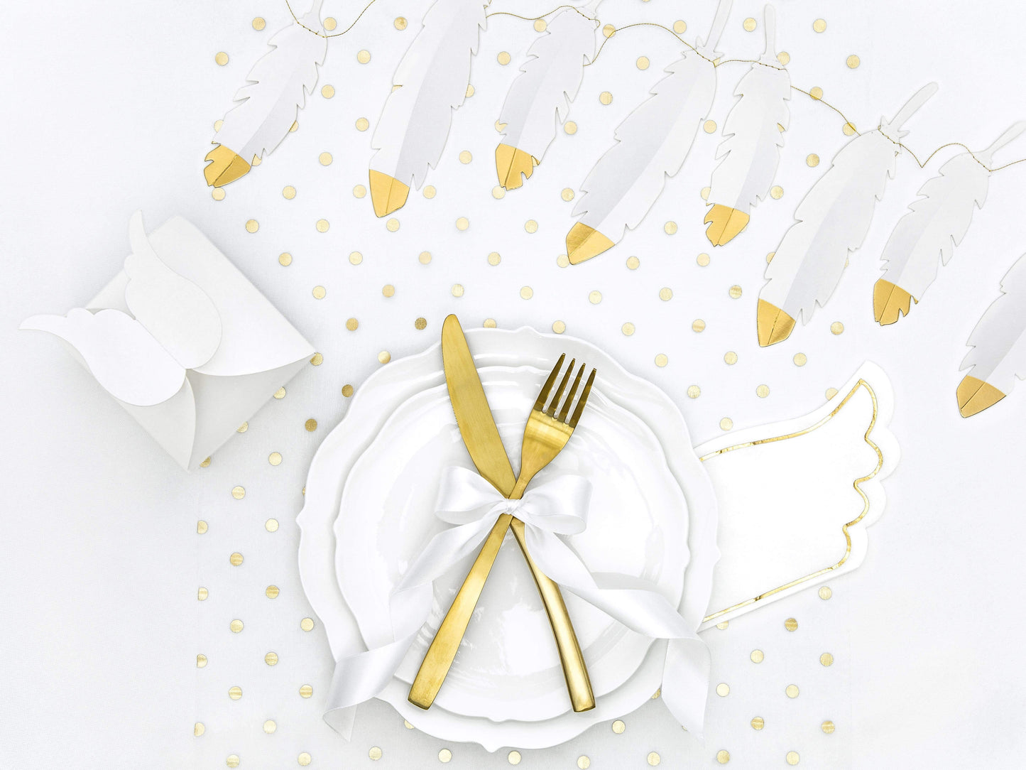 Gold Dipper Feaher Garland | Feather Party Supplies UK Party Deco