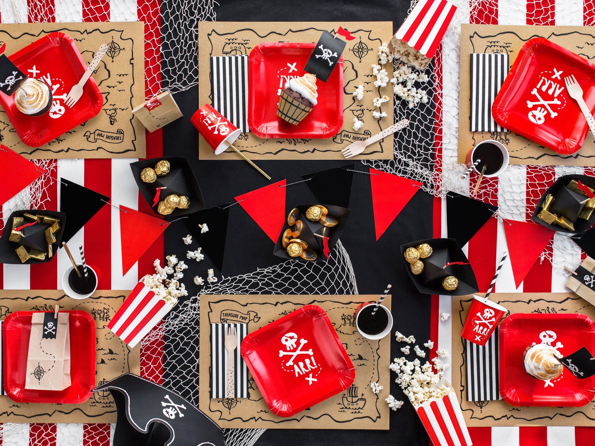 https://prettylittlepartyshop.co.uk/cdn/shop/products/pirate-map-placemats-6-pack-party-deco-placesetting-5121390444610.jpg?v=1658206225&width=1946